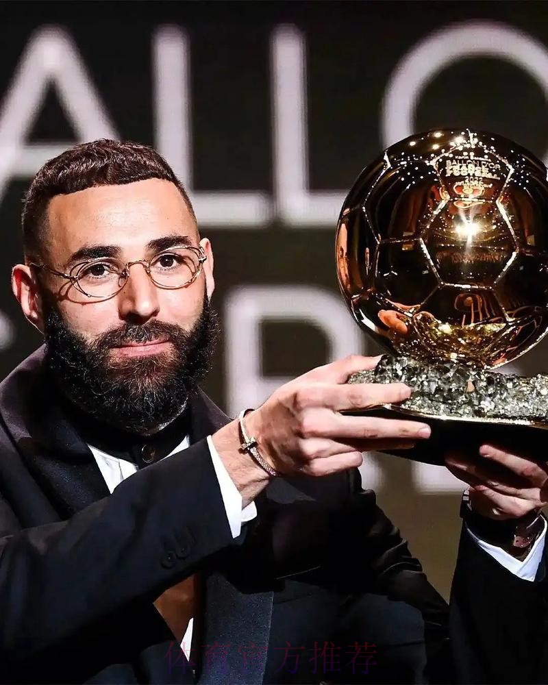 安帅确认本泽马已和皇马续约:下赛季仍是我们的9号